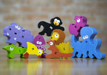 Load image into Gallery viewer, Animal Parade A to Z Puzzle
